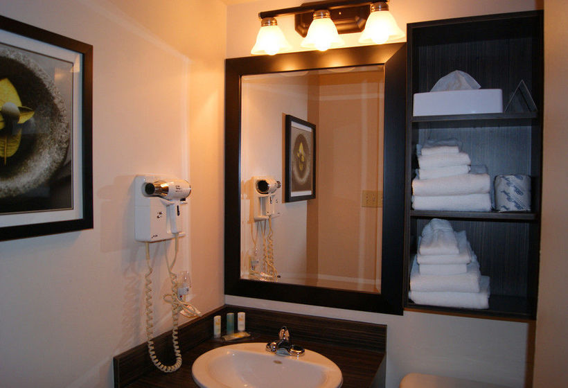 Hotel Quality Inn & Suites P.E. Trudeau Airport | Montreal | Quebec | Canada 14