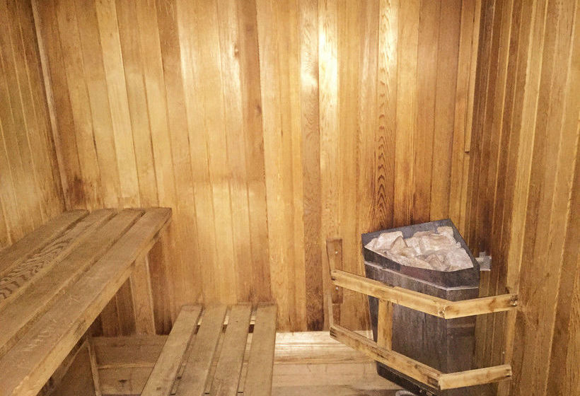 Hotel Quality Inn & Suites P.E. Trudeau Airport | Montreal | Quebec | Canada 16