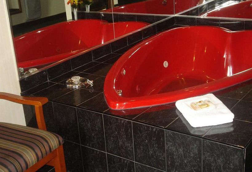 Magnuson Hotel Niagara Falls | Niagara Falls | Ontario | Canada 3