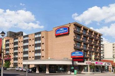 Hotel Howard Johnson by the Falls Niagara Falls