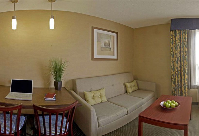 Hotel Travelodge Oshawa Whitby | Oshawa | Ontario | Canada 2