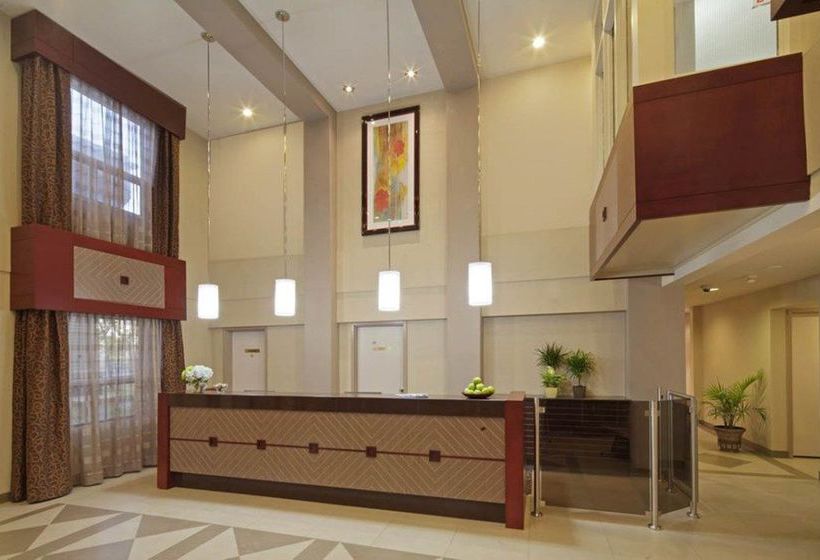 Hotel Travelodge Oshawa Whitby | Oshawa | Ontario | Canada 9