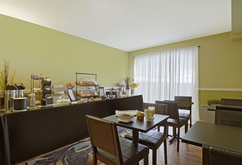 Hotel Comfort Inn Montreal Aeroport | Pointe Claire | Quebec | Canada 9