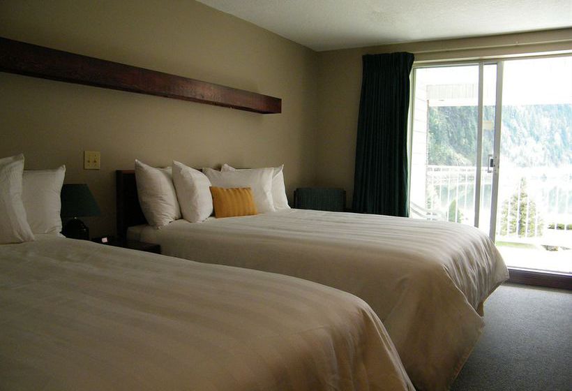 Hotel Three Valley Lake Chateau Revelstoke