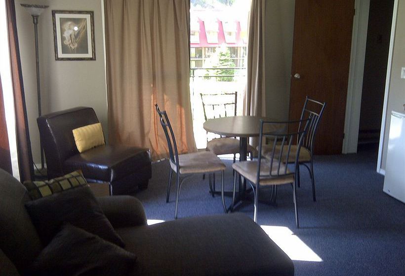 Hotel Three Valley Lake Chateau | Revelstoke | British Columbia | Canada 9