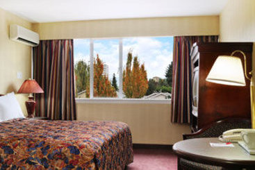 Ramada Hotel & Suites Metrotown | Vancouver | British Columbia | Canada 5