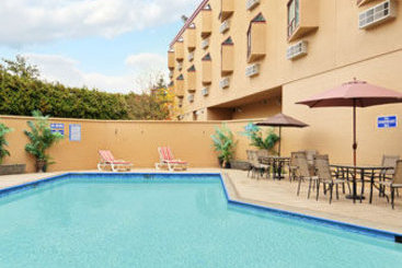 Ramada Hotel & Suites Metrotown | Vancouver | British Columbia | Canada 9