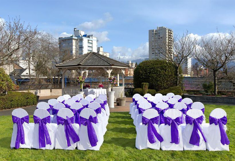 Coast Plaza Hotel & Suites | Vancouver | British Columbia | Canada 1