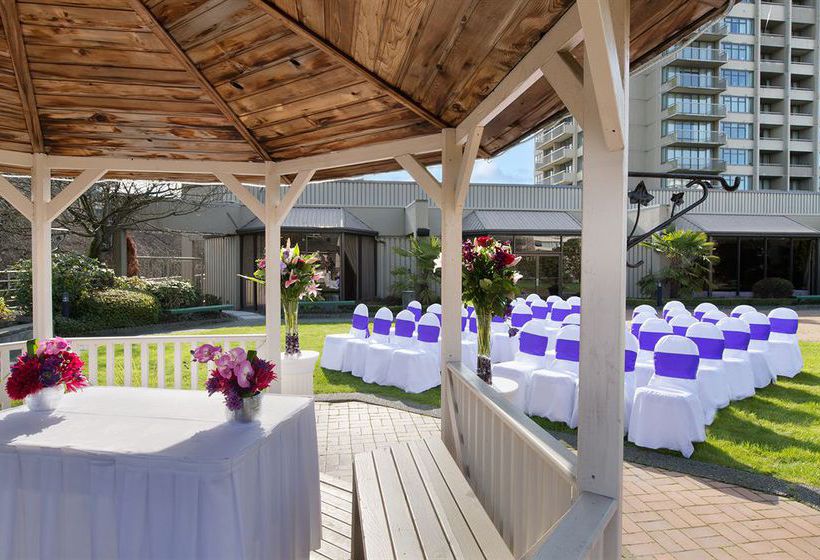 Coast Plaza Hotel & Suites | Vancouver | British Columbia | Canada 2