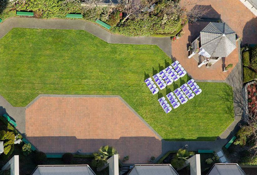 Coast Plaza Hotel & Suites | Vancouver | British Columbia | Canada 3