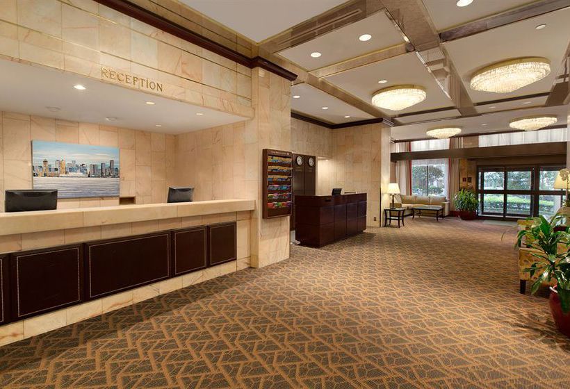 Coast Plaza Hotel & Suites | Vancouver | British Columbia | Canada 6