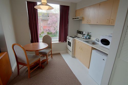 Hotel The Embassy Inn | Victoria | British Columbia | Canada 13