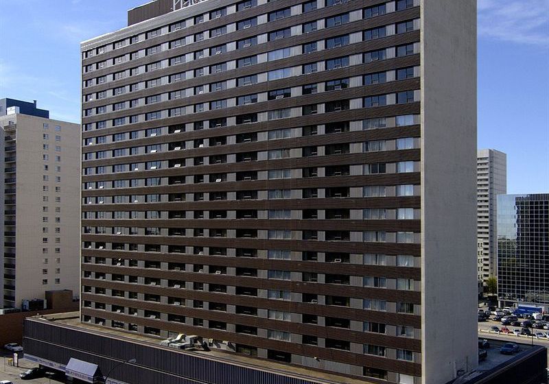 Hotel Place Louis Riel Suite