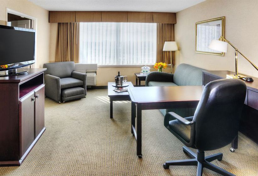 Radisson Suite Hotel Toronto Airport | Toronto | Ontario | Canada 2