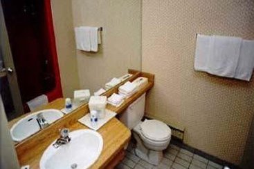 Hotel Howard Johnson Express Niagara Falls | Niagara Falls | Ontario | Canada 7