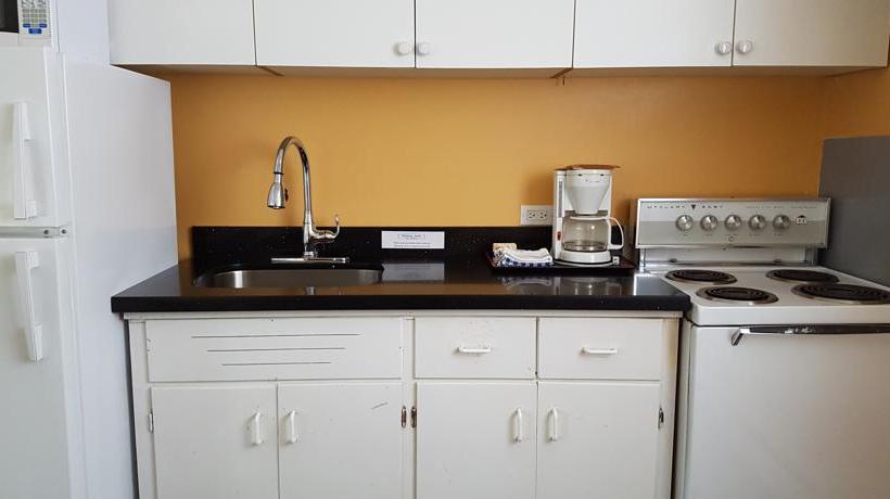 Hotel Alpine Inn & Suites | Revelstoke | British Columbia | Canada 17