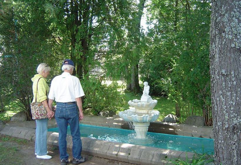 Hotel La Roche Pleureuse | Isle aux Coudres | Quebec | Canada 10