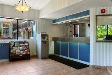 Hotel Super 8 by Wyndham Niagara Falls North | Niagara Falls | Ontario | Canada 3