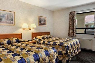 Hotel Super 8 by Wyndham Niagara Falls North | Niagara Falls | Ontario | Canada 5