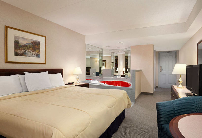 Travelodge Hotel By the Falls | Niagara Falls | Ontario | Canada 6