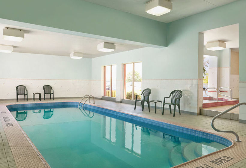 Travelodge Hotel By the Falls | Niagara Falls | Ontario | Canada 7