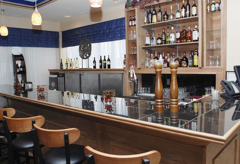 Quality Hotel & Suites Airport East