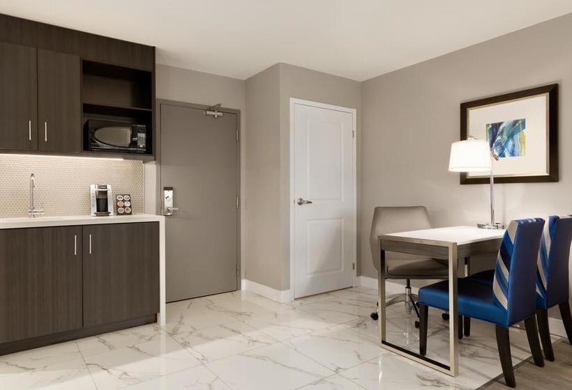 Hotel Embassy Suites By Hilton Toronto Airport | Toronto | Ontario | Canada 8