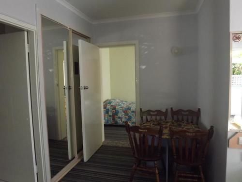 Hotel Golden Sands Motor Inn