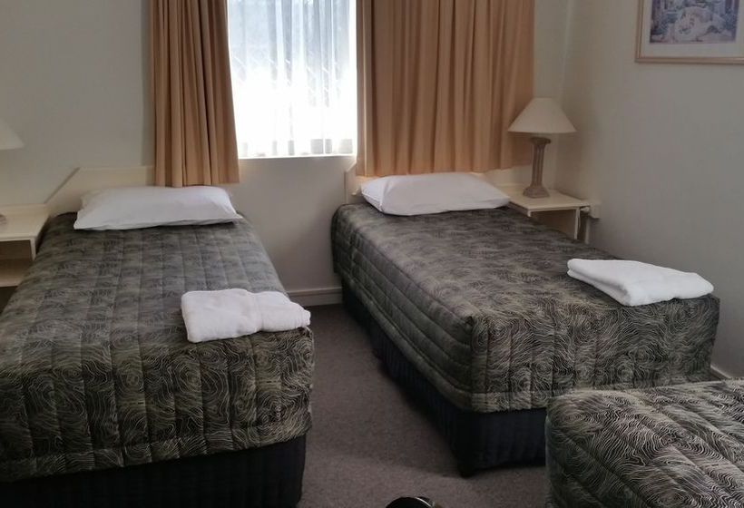 Earls Court Motel | Southport | Queensland | Australia 3