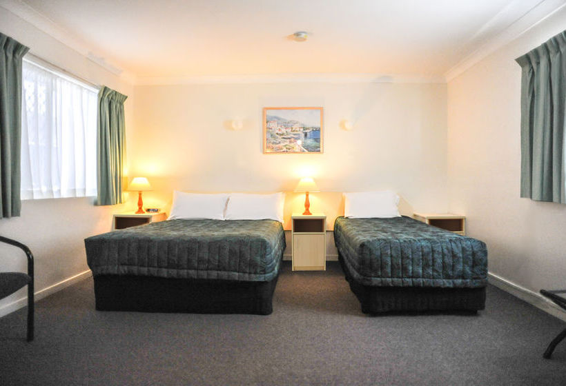 Earls Court Motel | Southport | Queensland | Australia 5