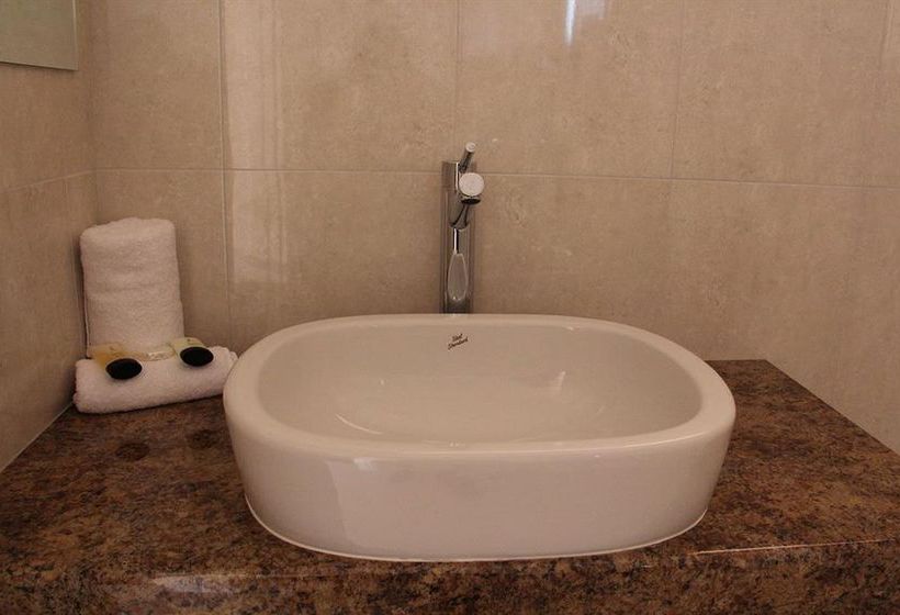 Hotel Tirana Motor Inn | Shepparton | Victoria | Australia 8