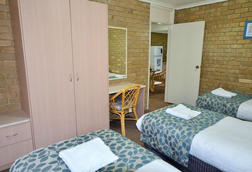 Hotel Tropicana Motor Inn