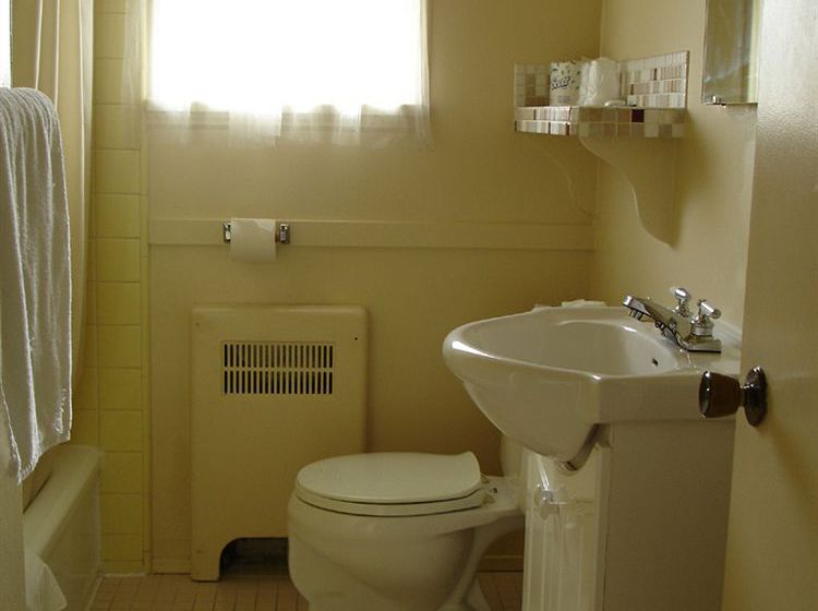 2400 Motel | Vancouver | British Columbia | Canada 15