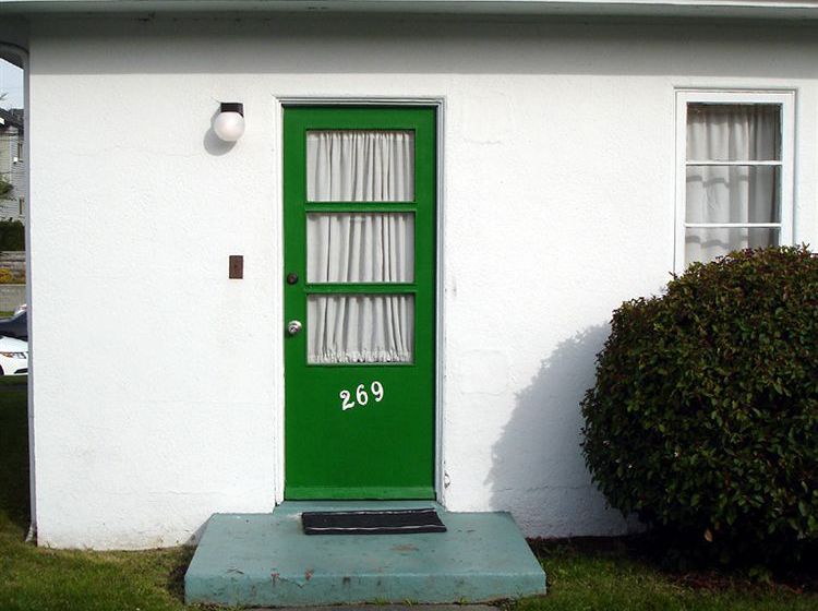 2400 Motel | Vancouver | British Columbia | Canada 4