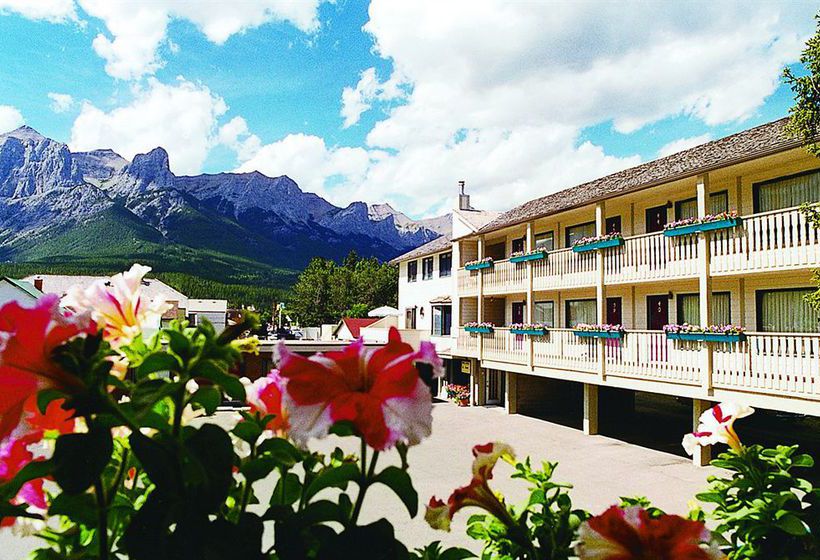 Bow Valley Motel