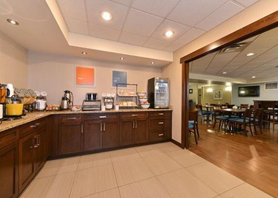 Hotel Comfort Inn & Suites Airport | Calgary | Alberta | Canada 12