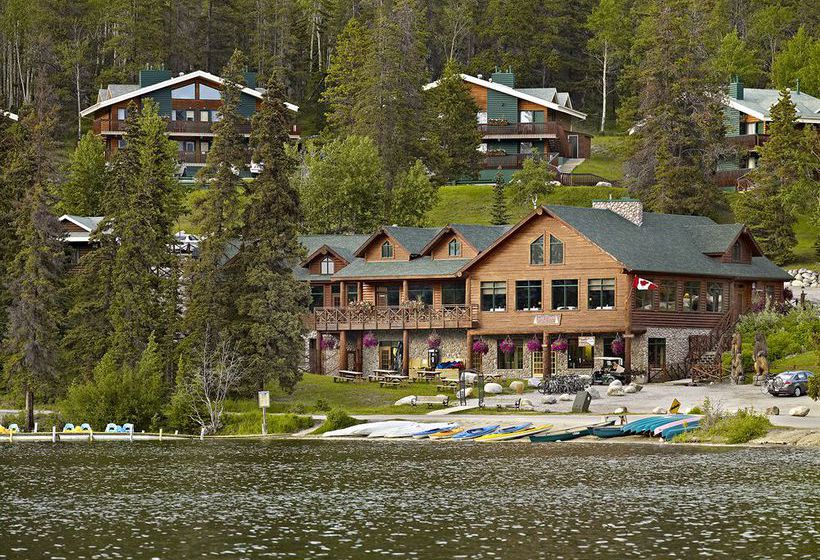 Coast Pyramid Lake Resort | Jasper | Alberta | Canada 1