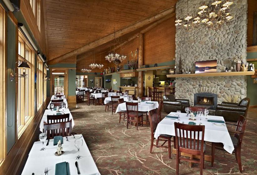 Coast Pyramid Lake Resort | Jasper | Alberta | Canada 10