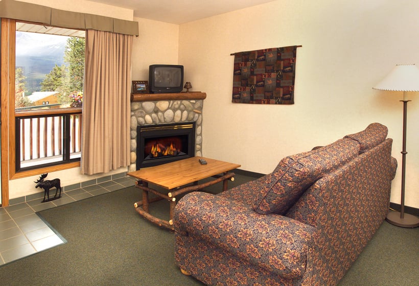 Coast Pyramid Lake Resort | Jasper | Alberta | Canada 17