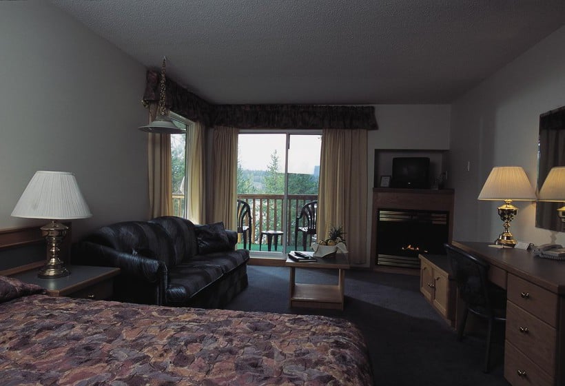 Coast Pyramid Lake Resort | Jasper | Alberta | Canada 19