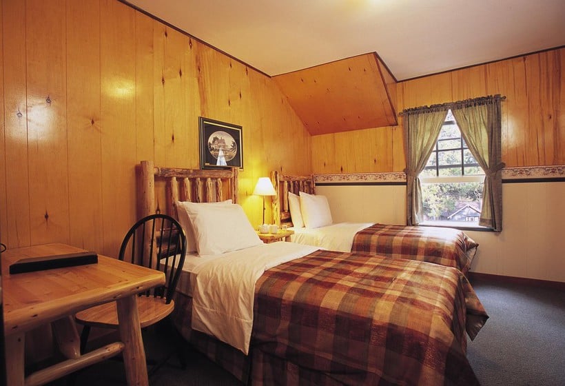 Coast Pyramid Lake Resort | Jasper | Alberta | Canada 20