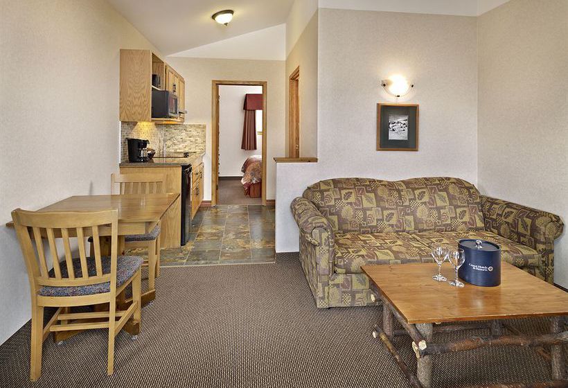 Coast Pyramid Lake Resort | Jasper | Alberta | Canada 6