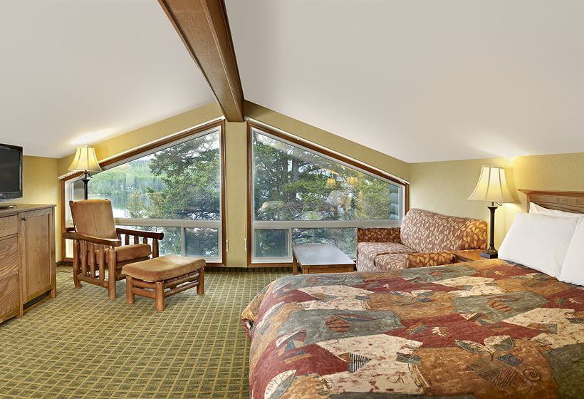 Coast Pyramid Lake Resort | Jasper | Alberta | Canada 8