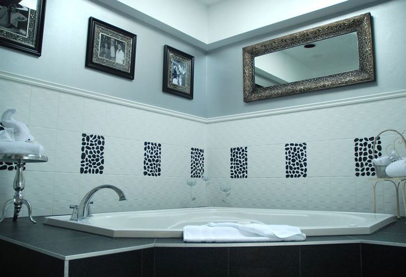 Hotel Rosellen Suites at Stanley Park