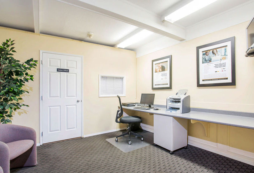 Hotel Sandman Inn Kamloops | Kamloops | British Columbia | Canada 1