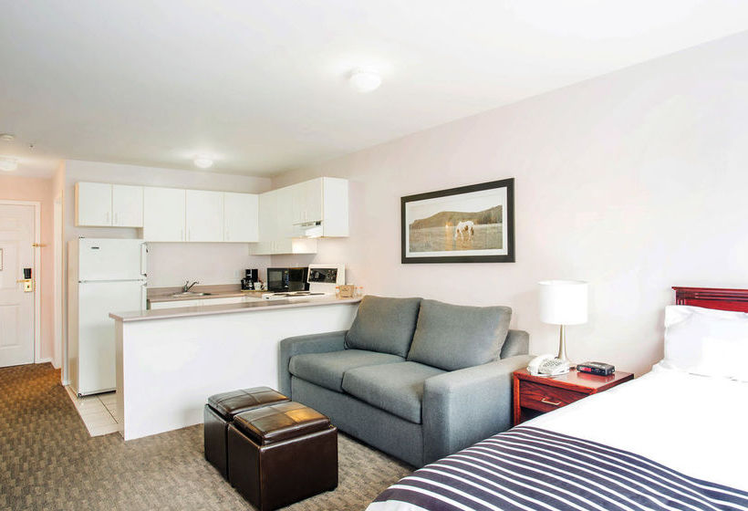 Hotel Sandman Inn Kamloops | Kamloops | British Columbia | Canada 2