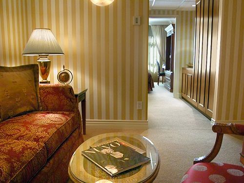 Hotel Le Soleil | Vancouver | British Columbia | Canada 10