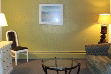 Hotel Tiki Village Motor Inn | Vernon | British Columbia | Canada 1