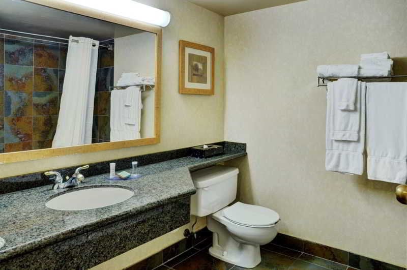 Hotel DoubleTree by Hilton Toronto Airport | Toronto | Ontario | Canada 8