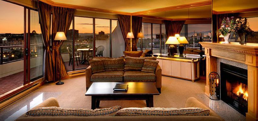 Victoria Regent Waterfront Hotel & Suites